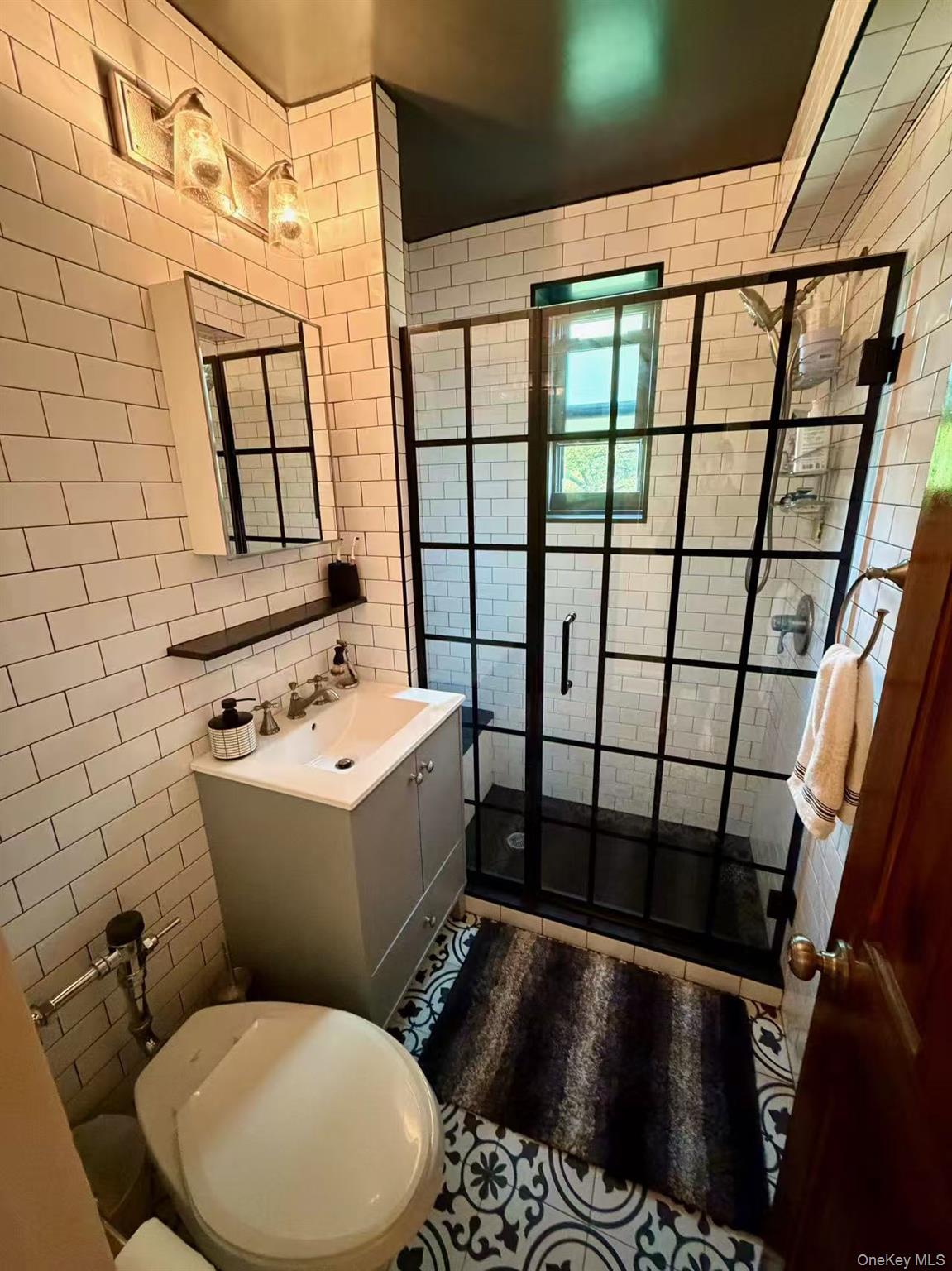 211-05 75th Ave 3D
