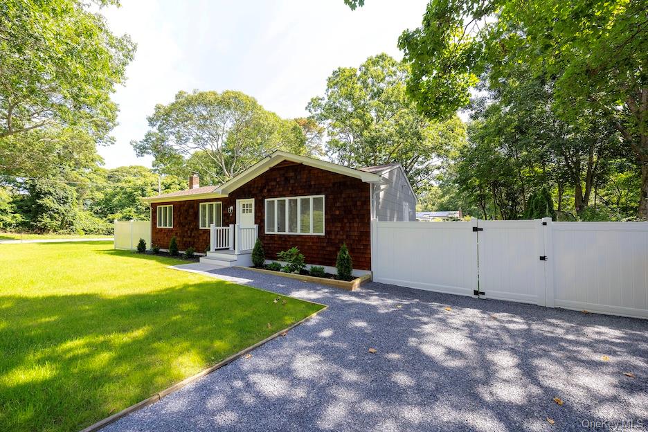 Photo of 18 EASTERLY Road, Hampton Bays, NY 11946 (MLS # 1030424)