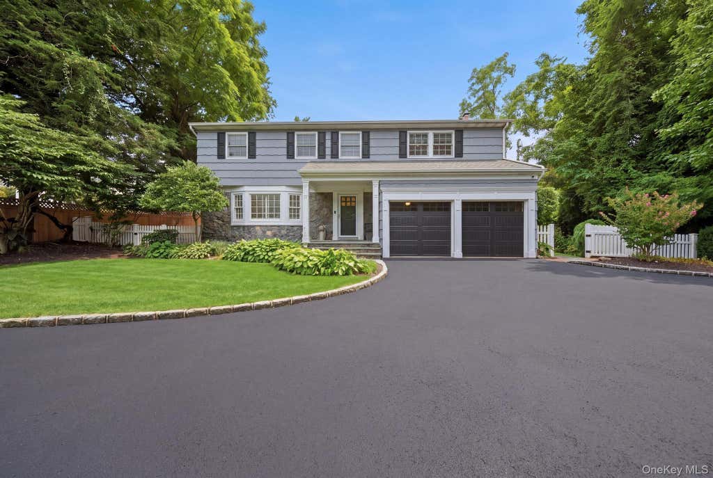 Photo of 11 Prospect Road, Centerport, NY 11721 (MLS # 1043237)