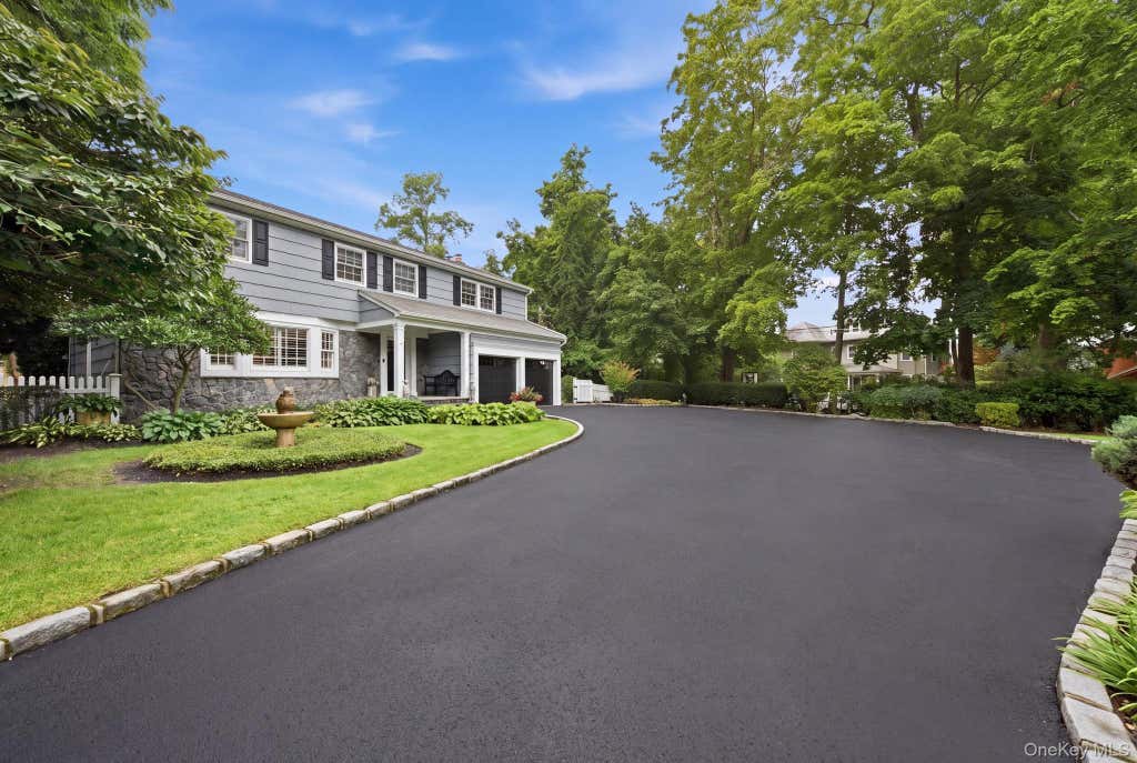 Photo of 11 Prospect Road, Centerport, NY 11721 (MLS # 1043237)