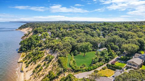 Photo of 321 Sound Beach Boulevard, Sound Beach, NY 11789 (MLS # 965951)