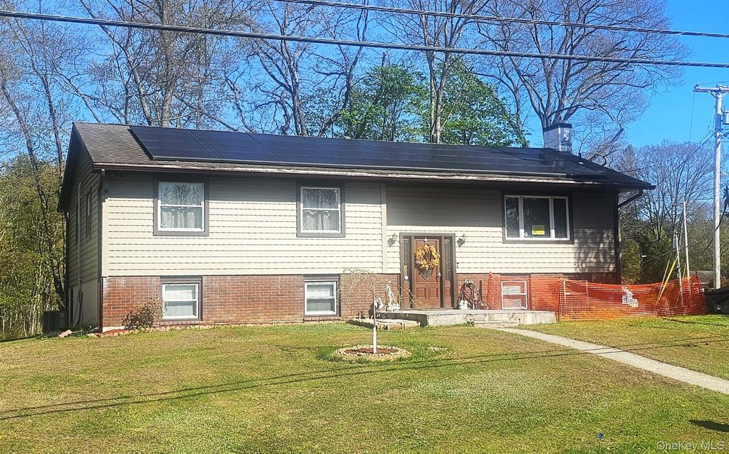 Photo of 2 Lawrence Road, Hyde Park, NY 12538 (MLS # 990558)