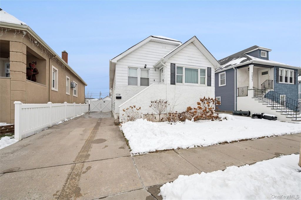 Photo of 1038 Traymore Boulevard, Island Park, NY 11558 (MLS # 944214)