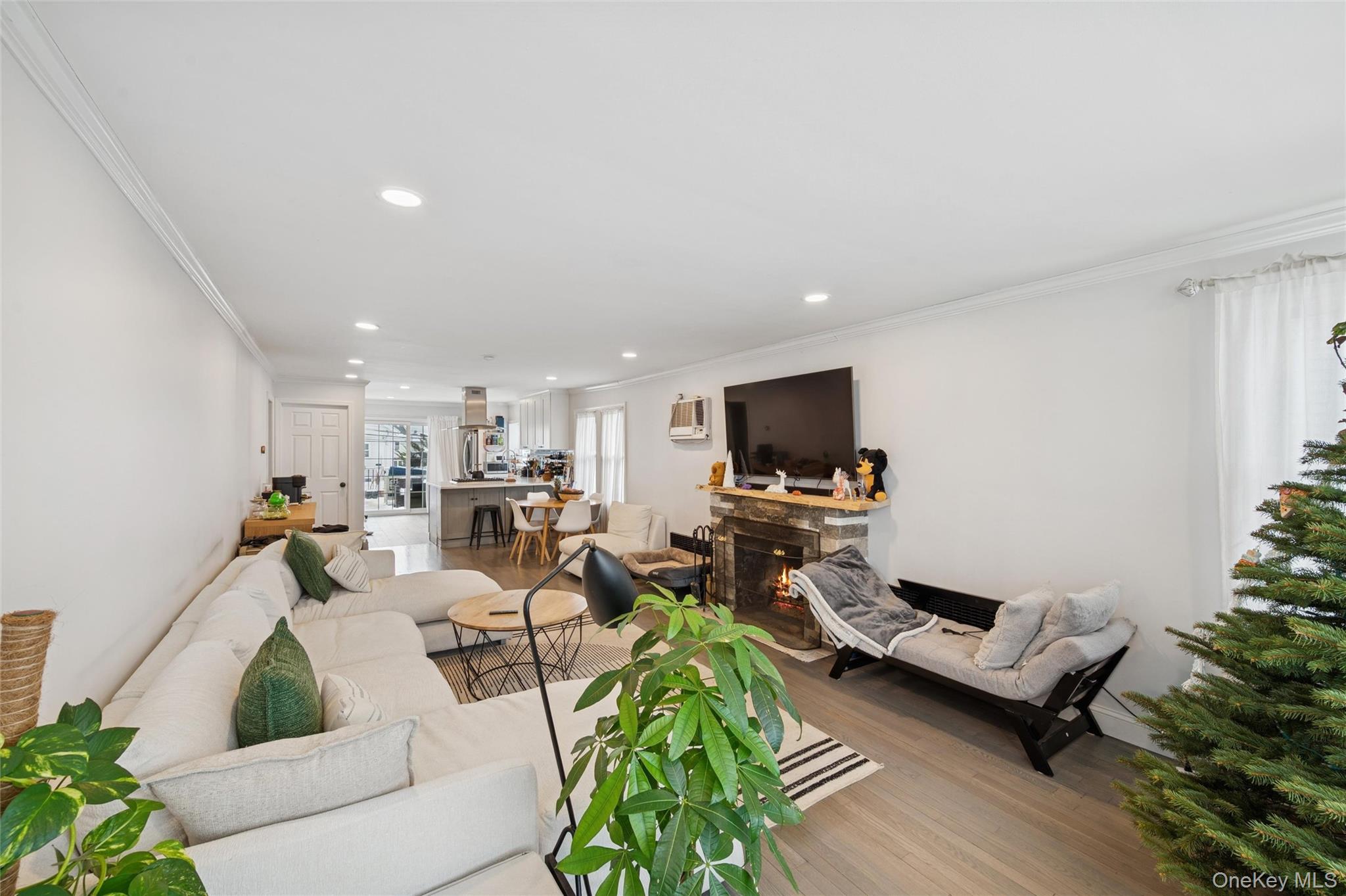 1038 Traymore Boulevard