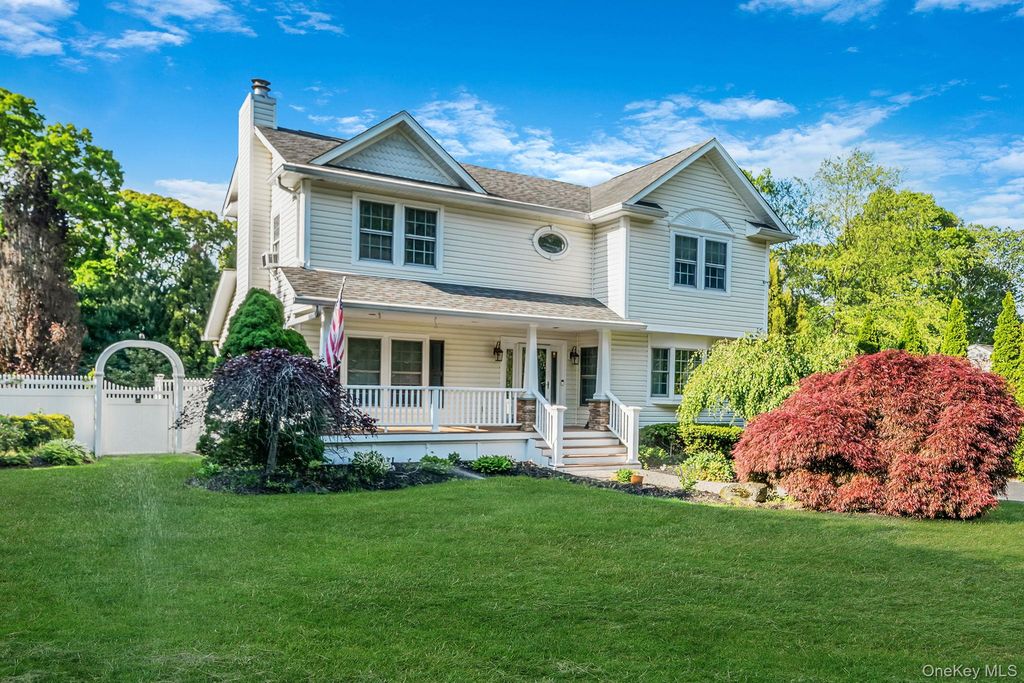 Photo of 364 Twilight Lane, Smithtown, NY 11787 (MLS # 1004270)