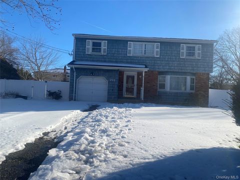 Photo of 732 3rd Street, Ronkonkoma, NY 11779 (MLS # 961466)