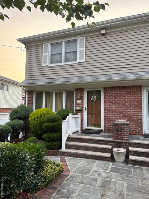 25011 40th Avenue Little Neck NY 11363