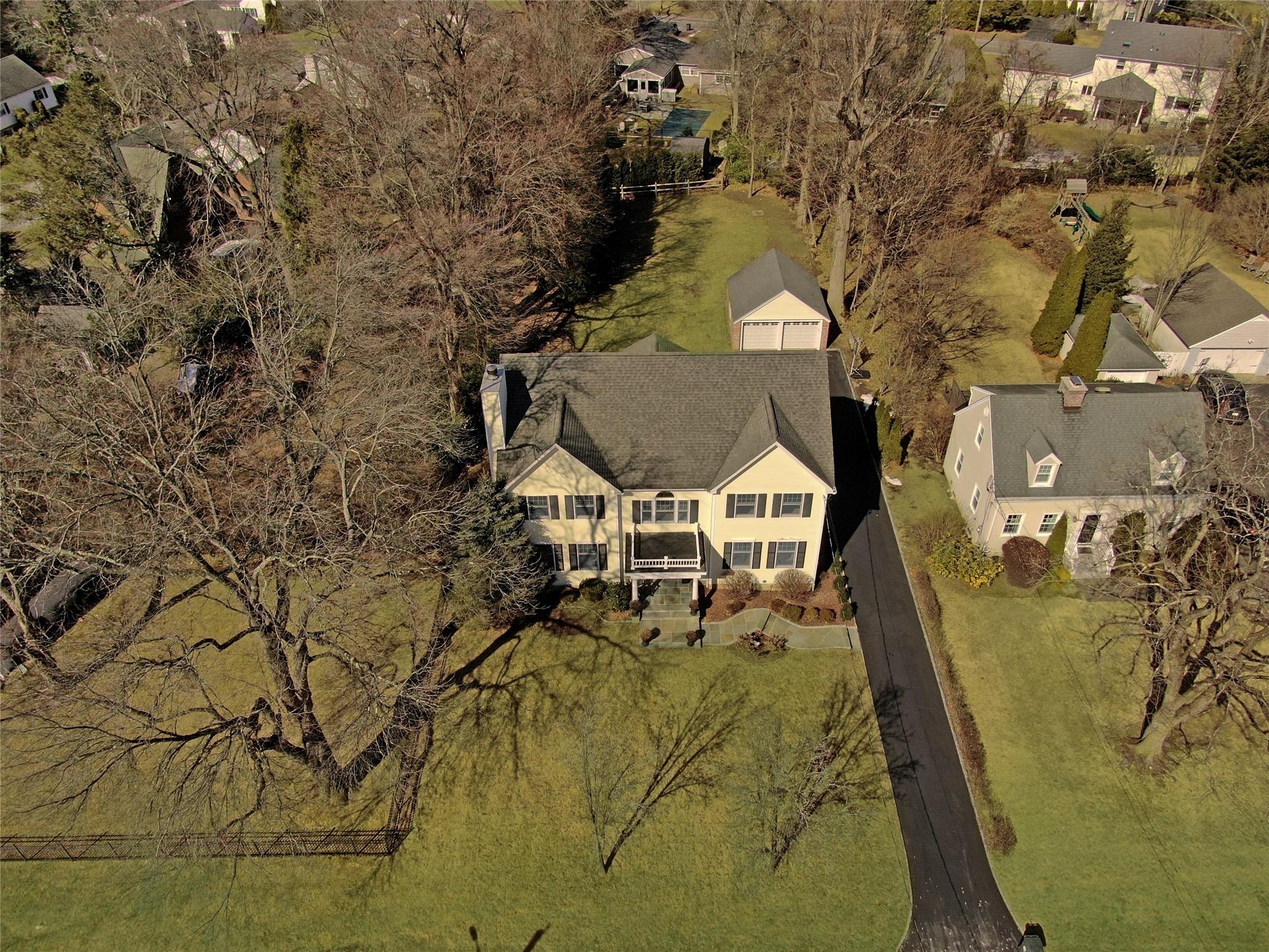 18 Hubbard Drive, White Plains, New York image 2