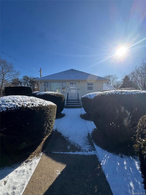 92 Apple Street Brentwood NY 11717