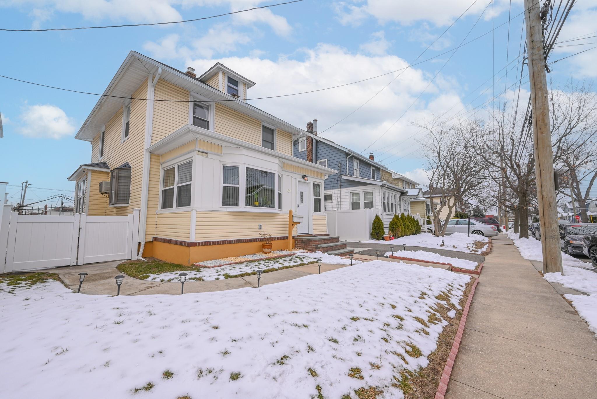 81 E Lincoln Avenue, Valley Stream, New York image 2