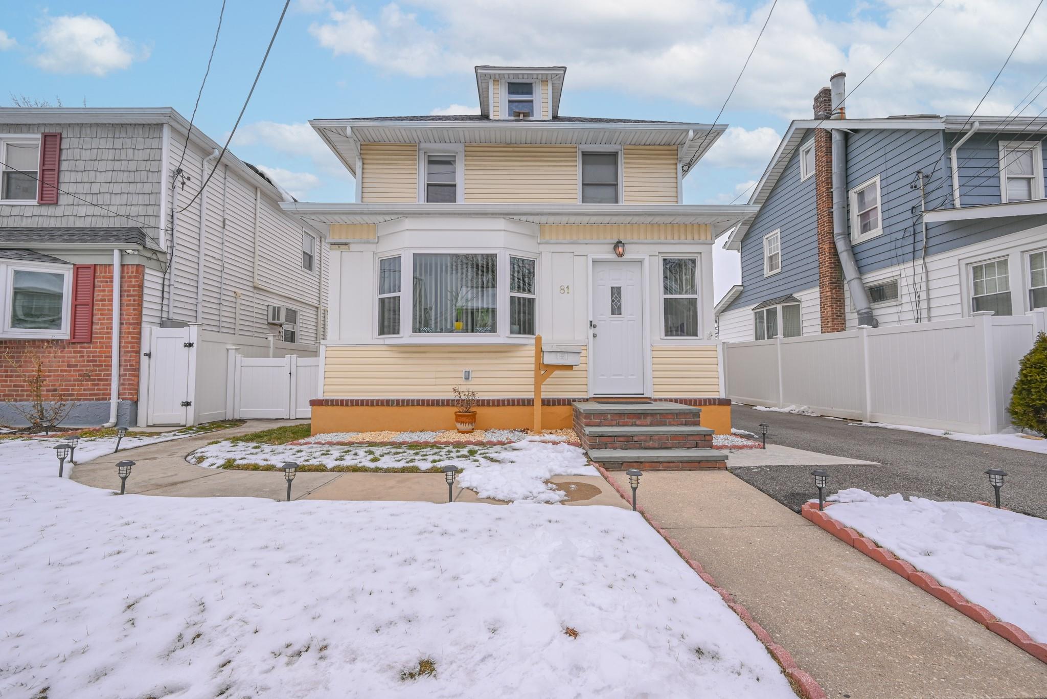 81 E Lincoln Avenue, Valley Stream, New York image 1