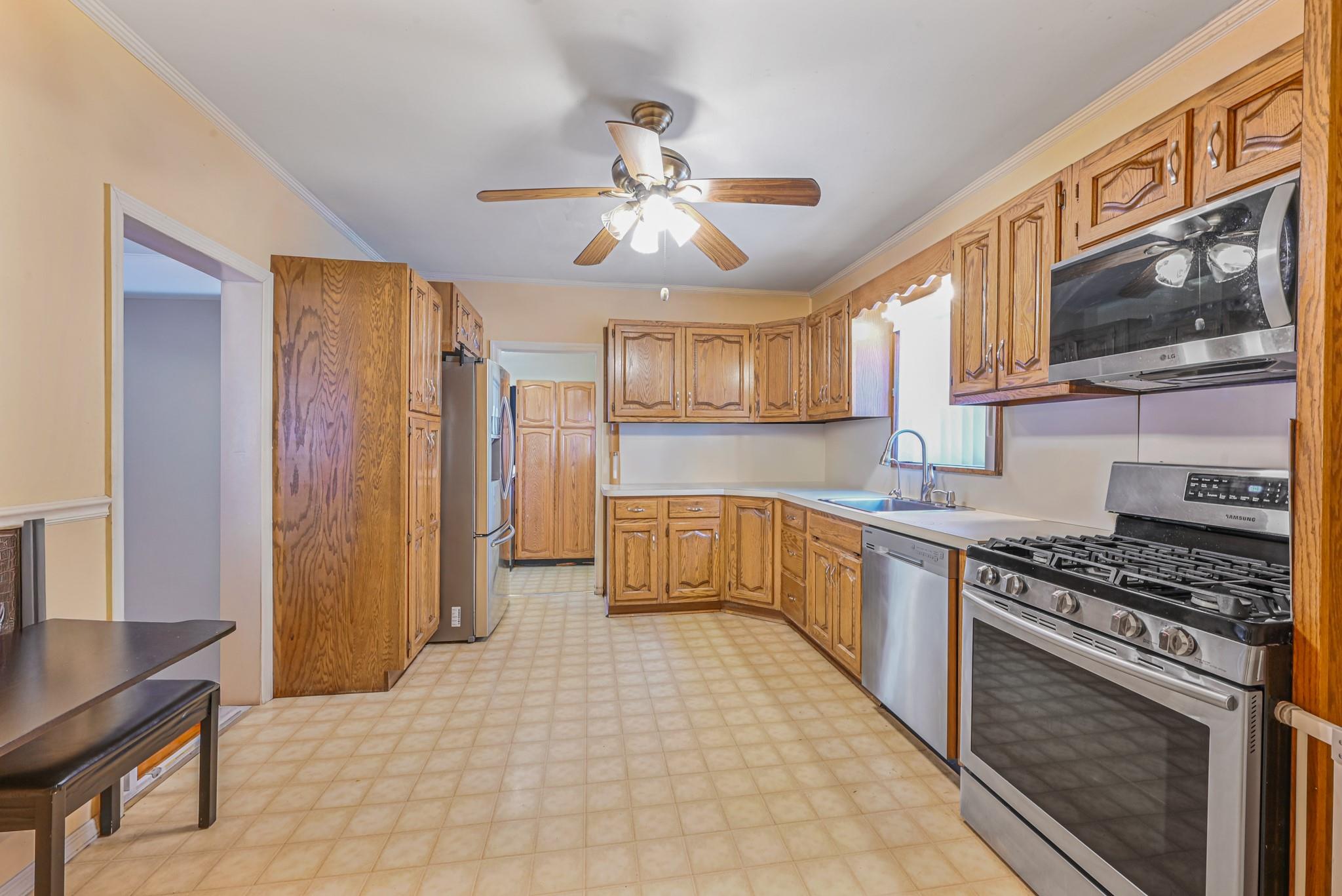 81 E Lincoln Avenue, Valley Stream, New York image 11