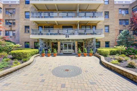 25 Park Place 3P Great Neck NY 11021