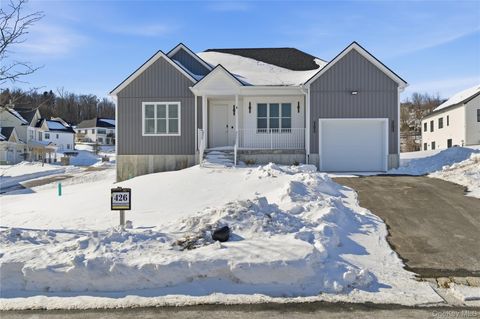 Homes For Sale - 4 Stillman Wye<br/> Monroe, NY 10950