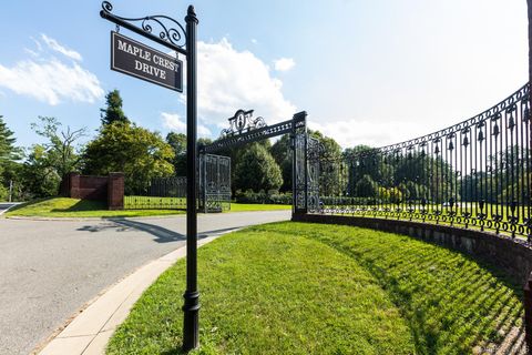 Maple Crest Drive Old Westbury NY 11568