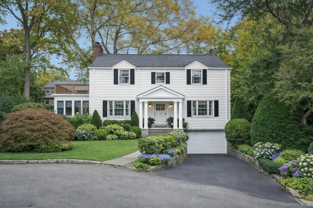 Photo of 11 Beverly Place, Larchmont, NY 10538 (MLS # 934564)