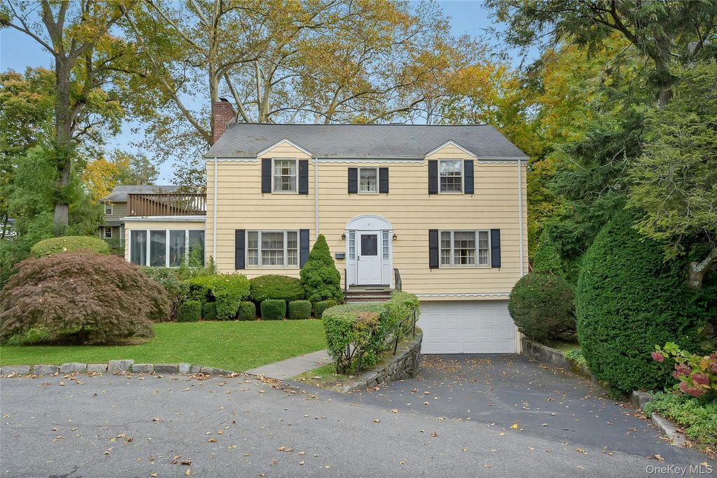 Photo of 11 Beverly Place, Larchmont, NY 10538 (MLS # 934564)