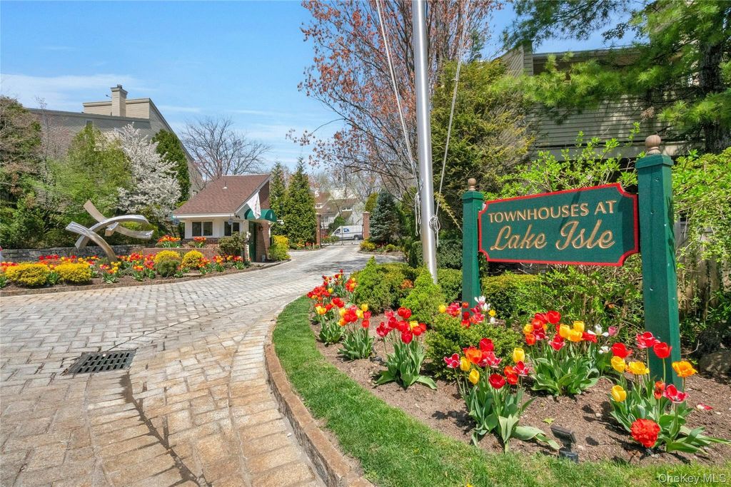 Photo of 35 Waterside Close, Eastchester, NY 10709 (MLS # 985956)