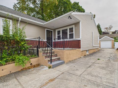 51-10 Little Neck Pkwy Little Neck NY 11362