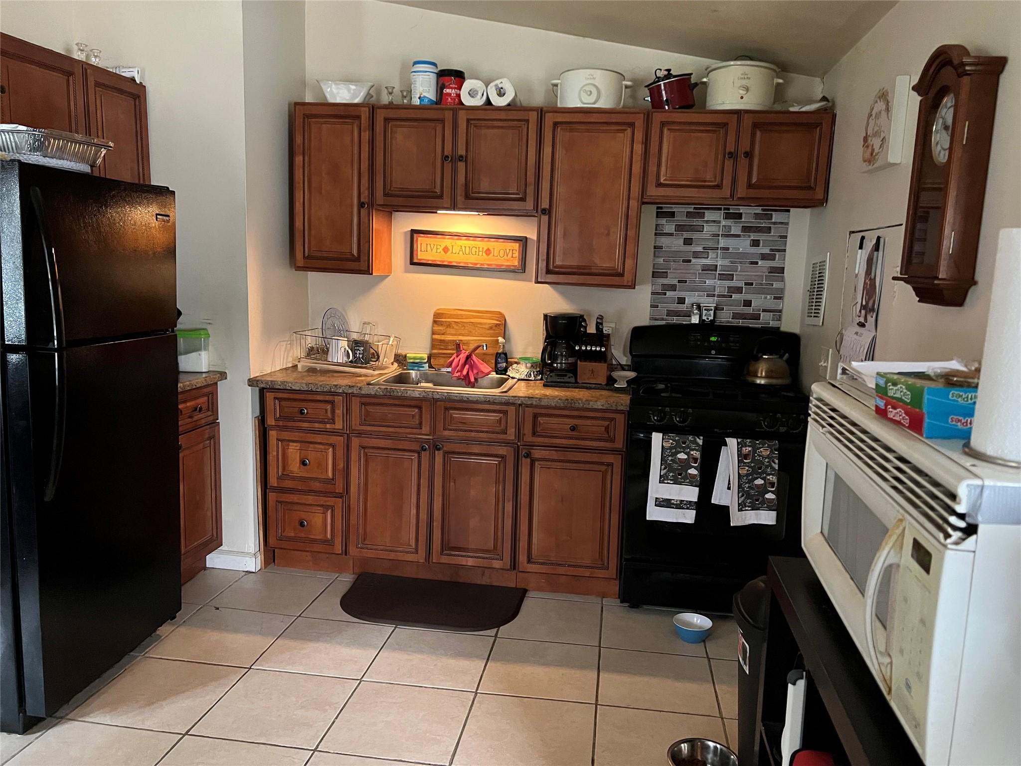 76 Samuel Street, Ronkonkoma, New York image 5