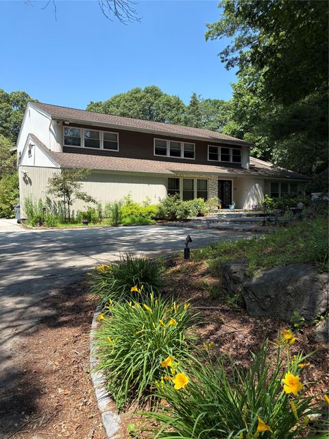 20 Greenwood Lane Woodbury NY 11797
