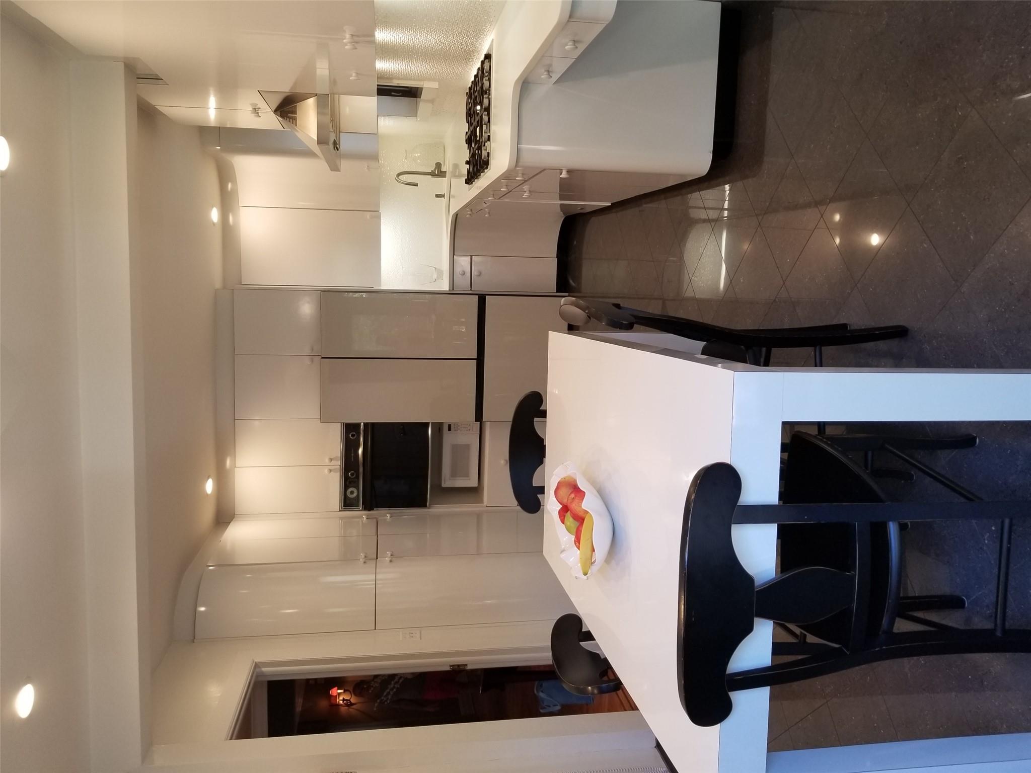 209-08 S 33 Avenue, Bayside, New York image 2