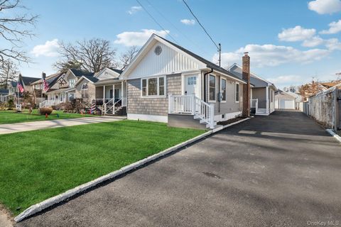 Photo of 29 Grant Avenue, East Rockaway, NY 11518 (MLS # 951787)