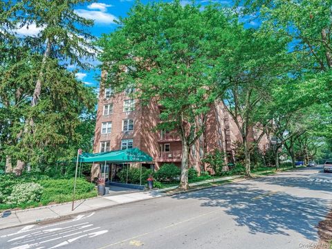42-30 Douglaston Parkway 2P Douglaston NY 11363