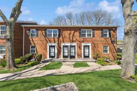 Homes For Sale - 323 Hicksville Road #4<br/> Bethpage, NY 11714