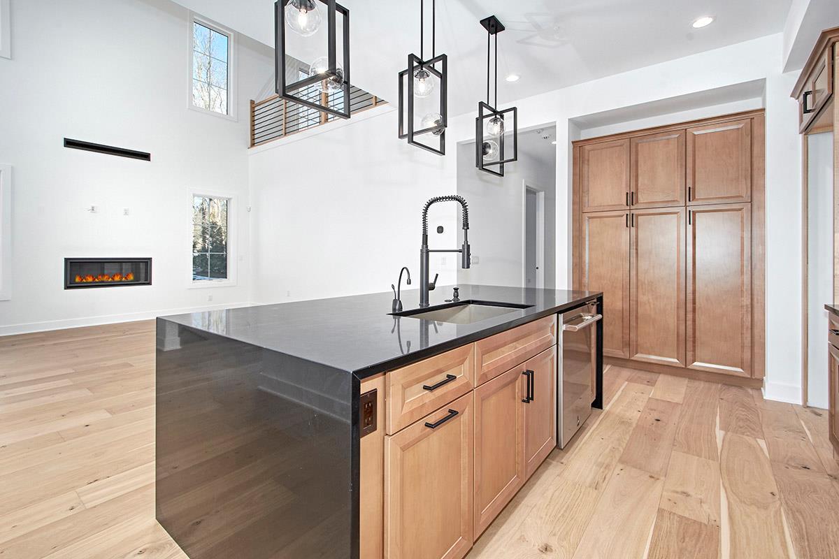 Chappaqua, New York 10514, United States, 2 Bedrooms Bedrooms, ,4 BathroomsBathrooms,Residential,Active,7657