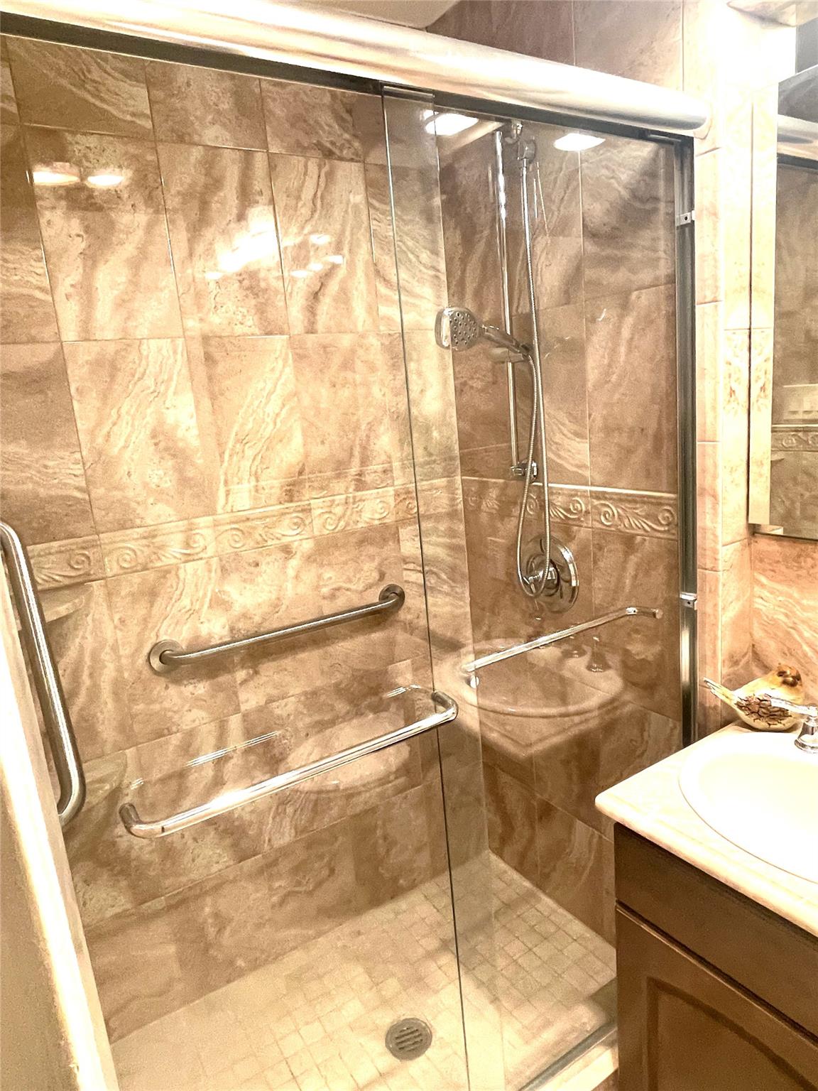 211-10 18 Avenue #4K, Bayside, New York image 10