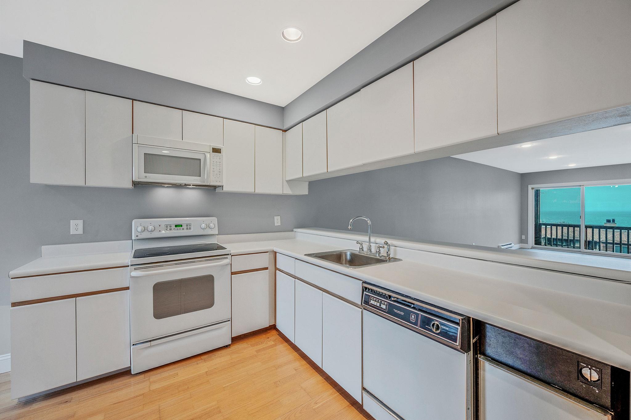 105 Foxhill Drive #105, Baiting Hollow, New York image 11