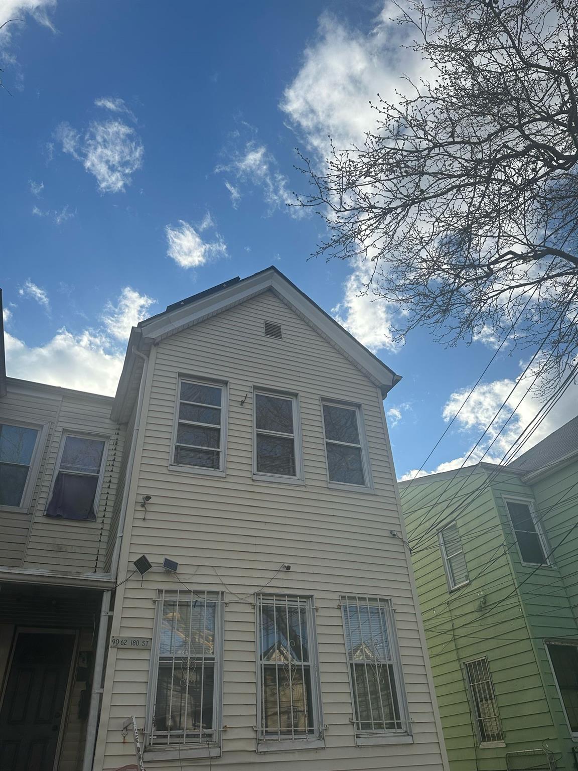 Rental Property at 180 Street, Jamaica, Queens, NY - Bedrooms: 3 
Bathrooms: 1 
Rooms: 4  - $3,000 MO.