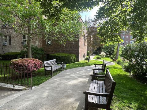 84-49 168th Street 4S Jamaica Hills NY 11432
