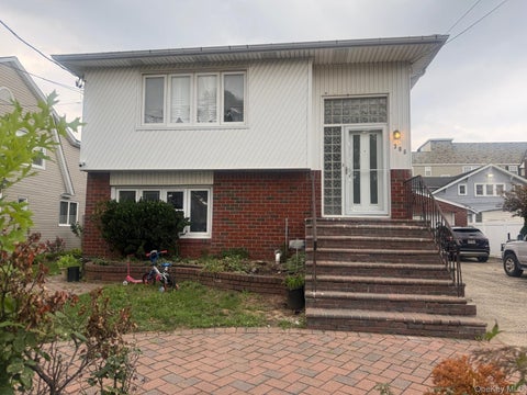 Apartment For Rent - 306 Hamilton Avenue #2ND FLOOR<br/> Nassau County, Hewlett, NY 11557