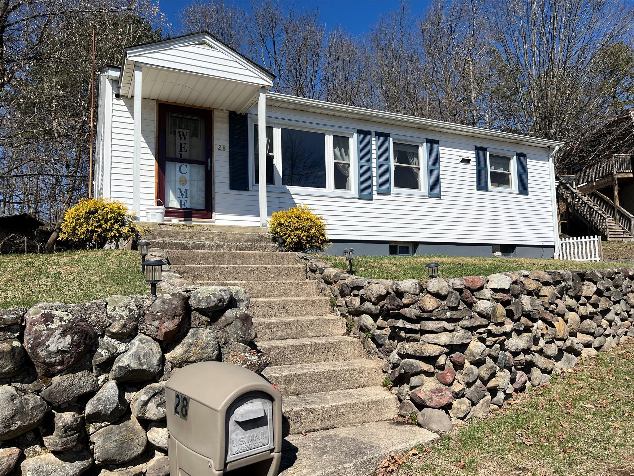 28 Farnum Street, Port Jervis, New York image 1