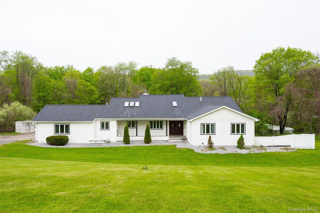 Photo of 921 W Dover Road, Pawling, NY 12564 (MLS # 991179)