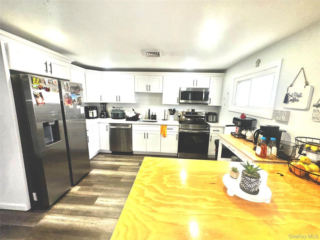 Photo of 6 VICTORIA Place, Mastic Beach, NY 11951 (MLS # 953045)