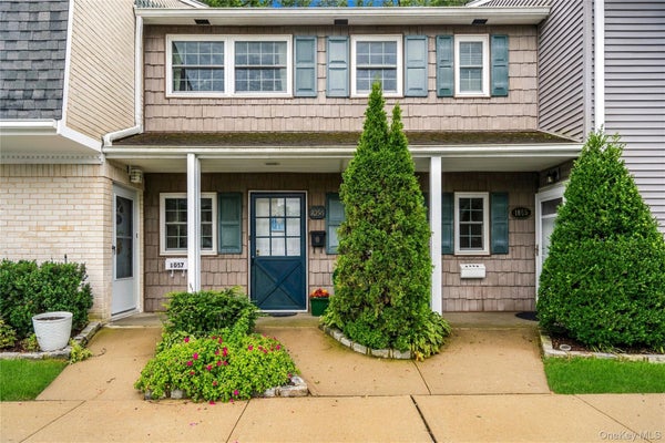 1056 VILLAGE DR # 1056, HAUPPAUGE, NY 11788 - Image f4883aa09c8a64b13c05070bb94e5d92/1922416110