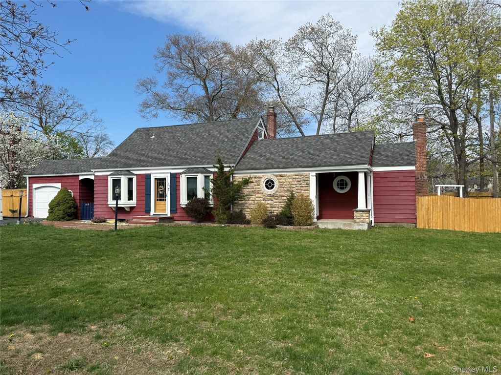 Photo of 33 Hollins Lane, East Islip, NY 11730 (MLS # 988613)