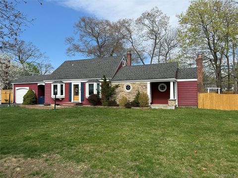 Photo of 33 Hollins Lane, East Islip, NY 11730 (MLS # 988613)