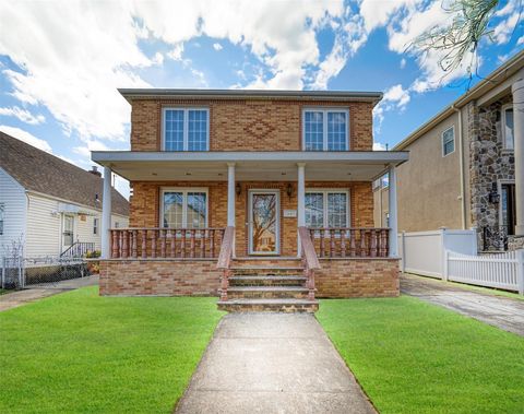 81-42 250 Street Bellerose NY 11426