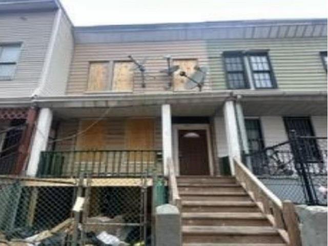 E 170th Street, Bronx, New York - 6 Bedrooms  
2 Bathrooms - 