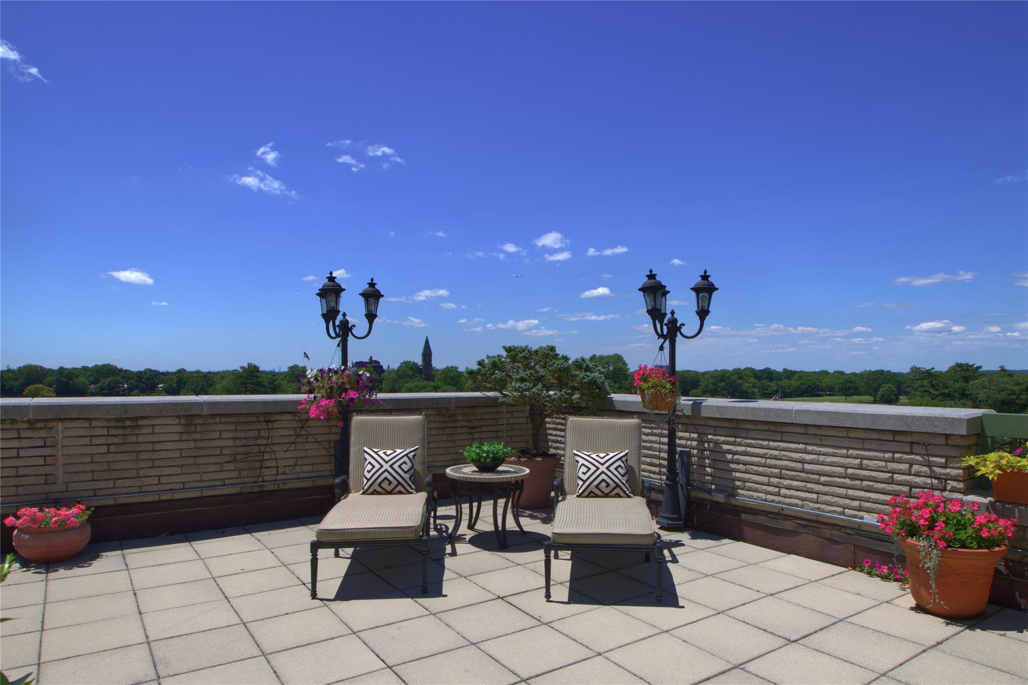 111 Cherry Valley Avenue #PH 6, Garden City, New York image 11