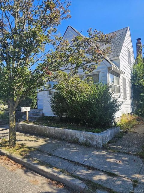 Photo of 10 Kirkwood Street, Long Beach, NY 11561 (MLS # 922360)