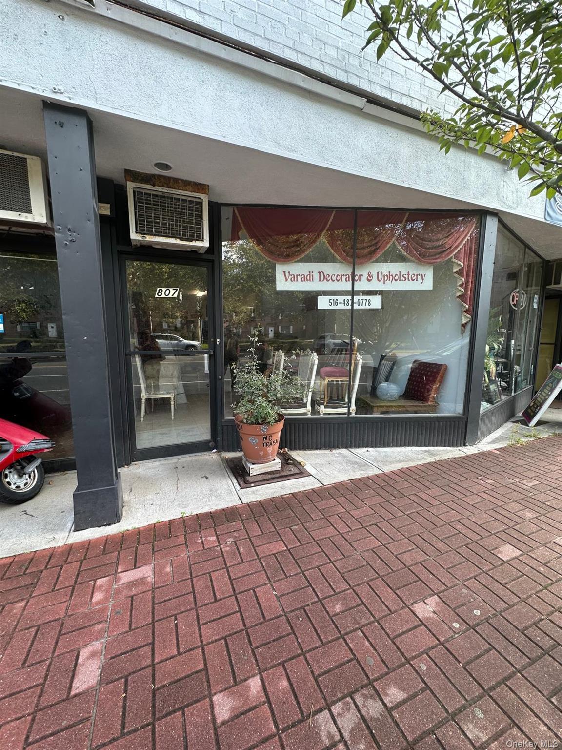 803/805/807/809/811 Middle Neck Road