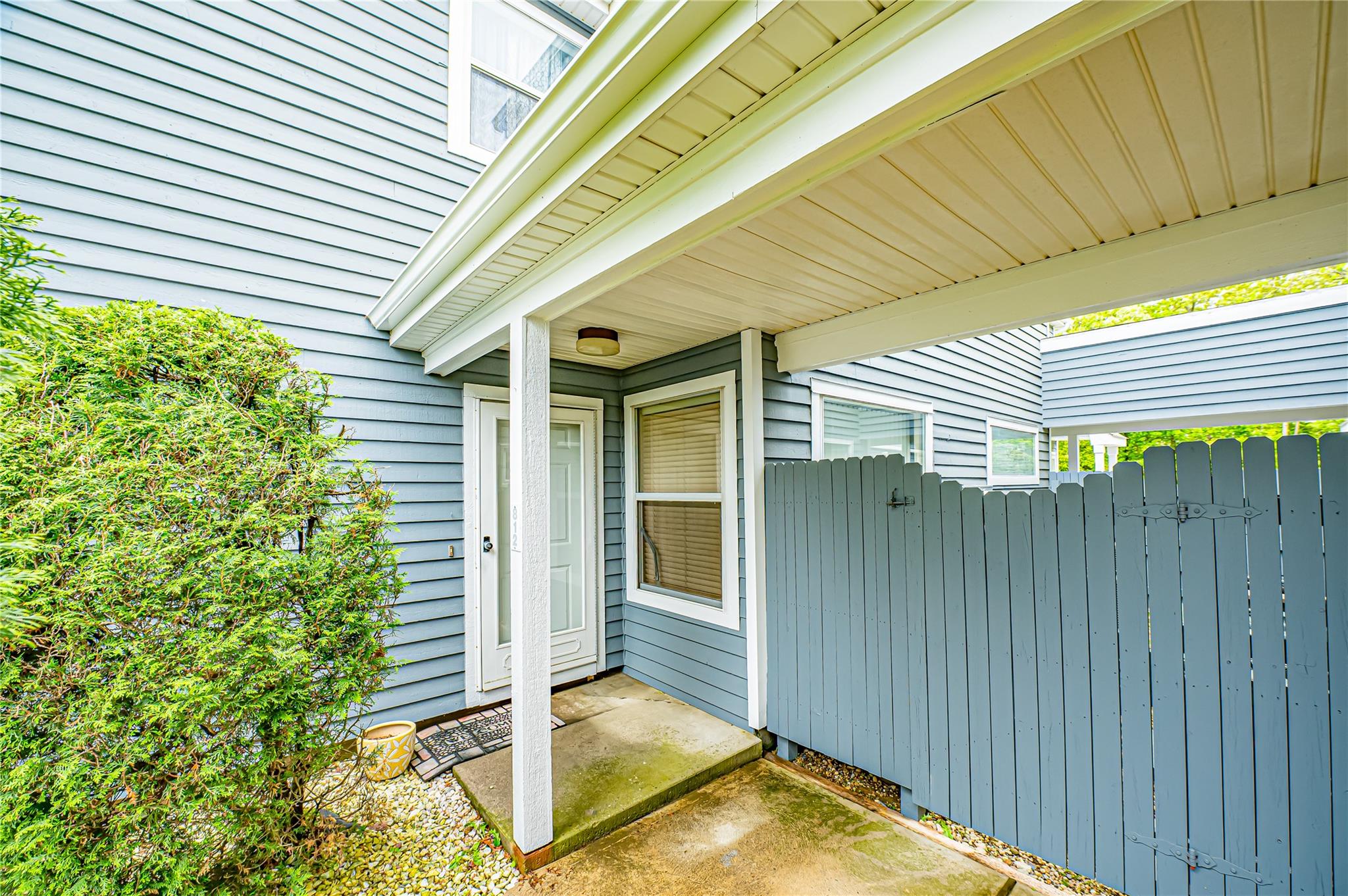 812 Birchwood Park Drive, Middle Island, New York image 2