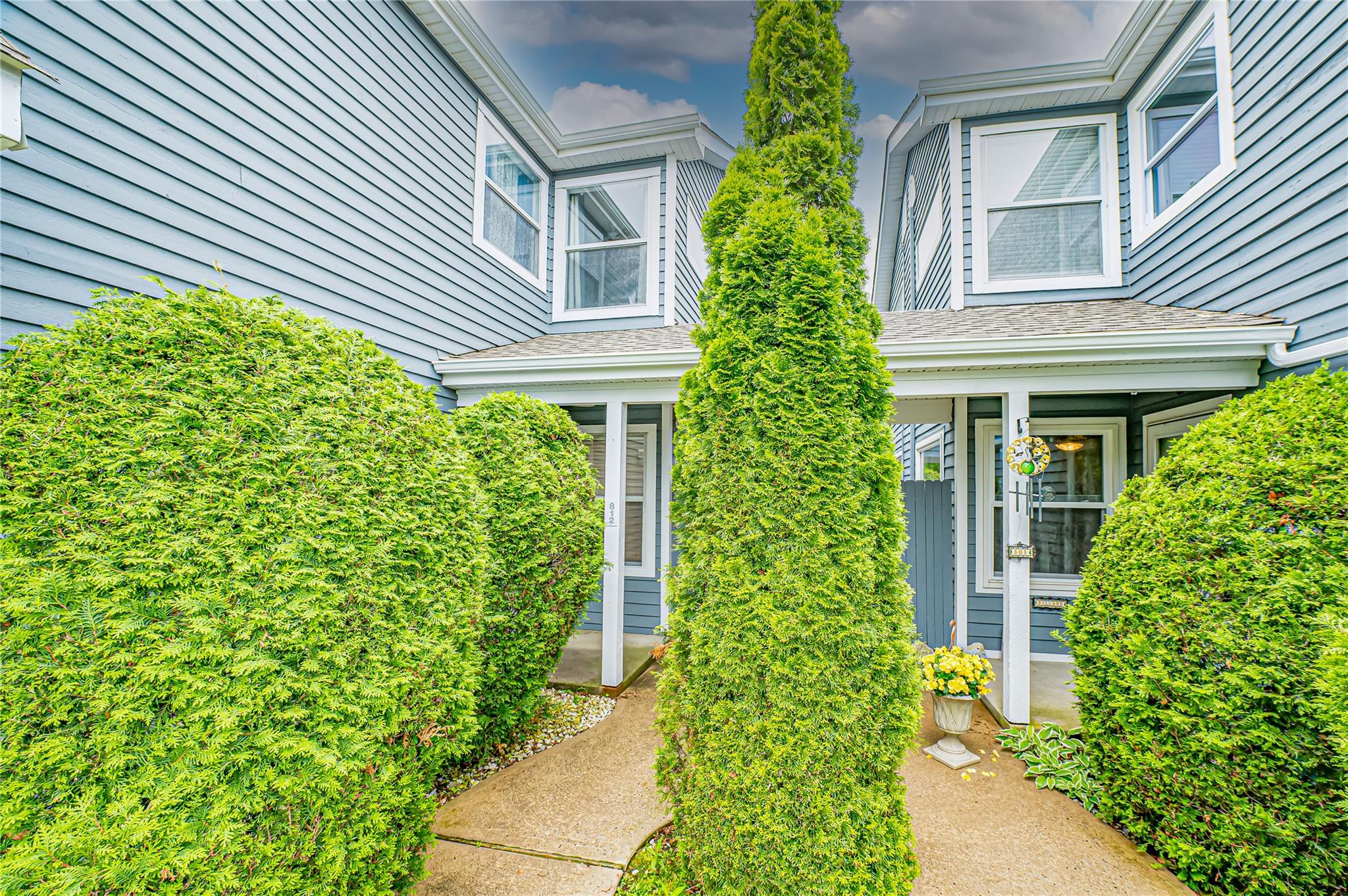 812 Birchwood Park Drive, Middle Island, New York image 1