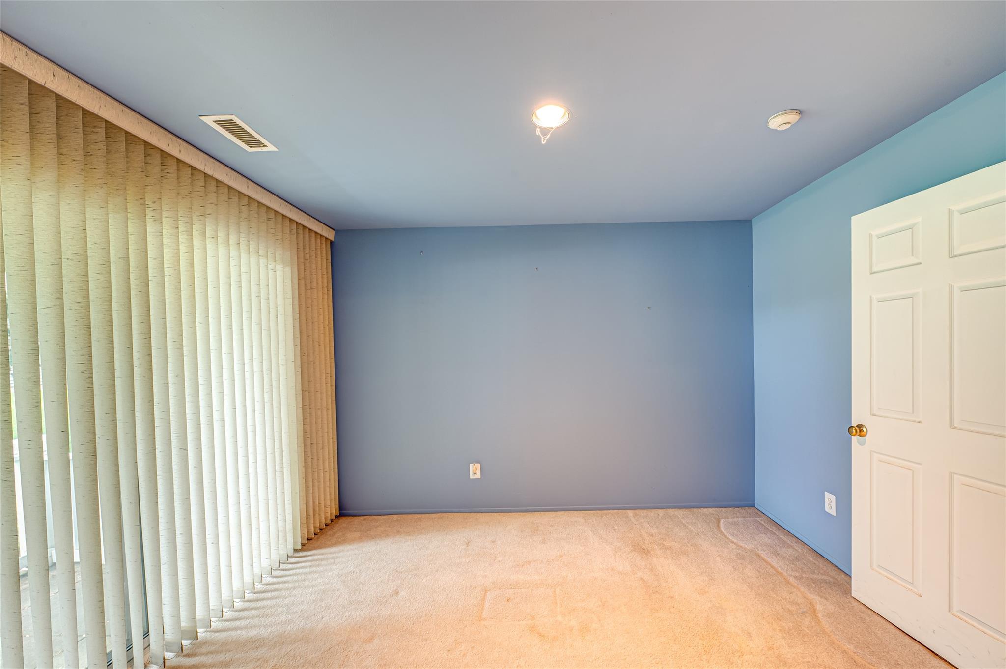 812 Birchwood Park Drive, Middle Island, New York image 8