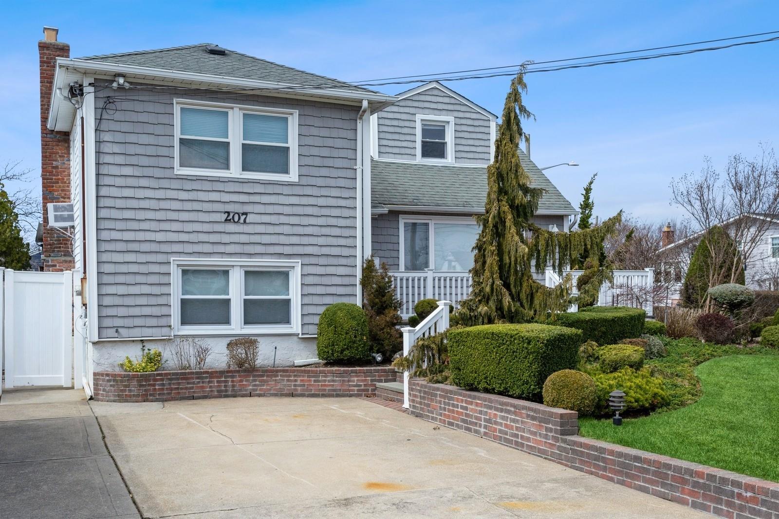 207 Franklin Avenue, Island Park, New York image 1